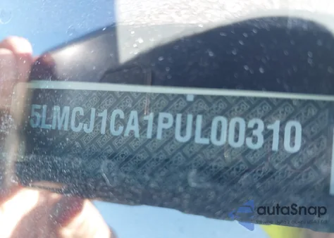 2023 Lincoln Corsair Standard z USA, uszkodzony, nr VIN 5LMCJ1CA1PUL00310